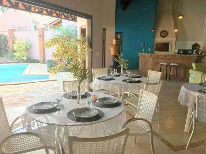 (Aceita-se casa no valor de R$ 450.000,00)